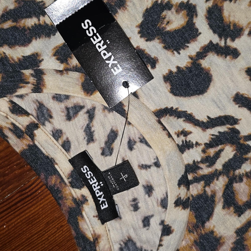Expresss Leopard Tee - Picture 2 of 2